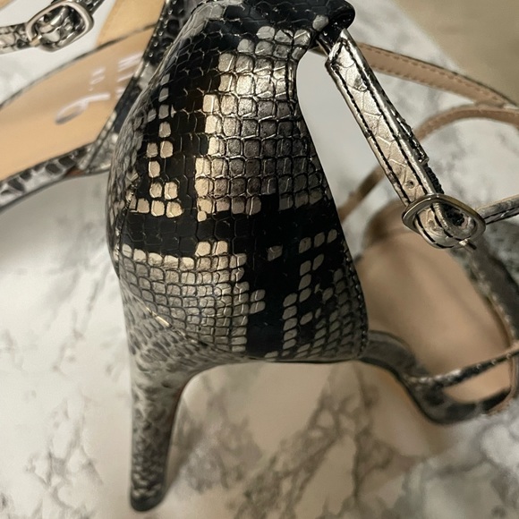 Sz 8.5 Silver & Black Snakeskin Mix No 6 Heels w/ Adjustable Ankle Strap 😍 - Picture 5 of 8